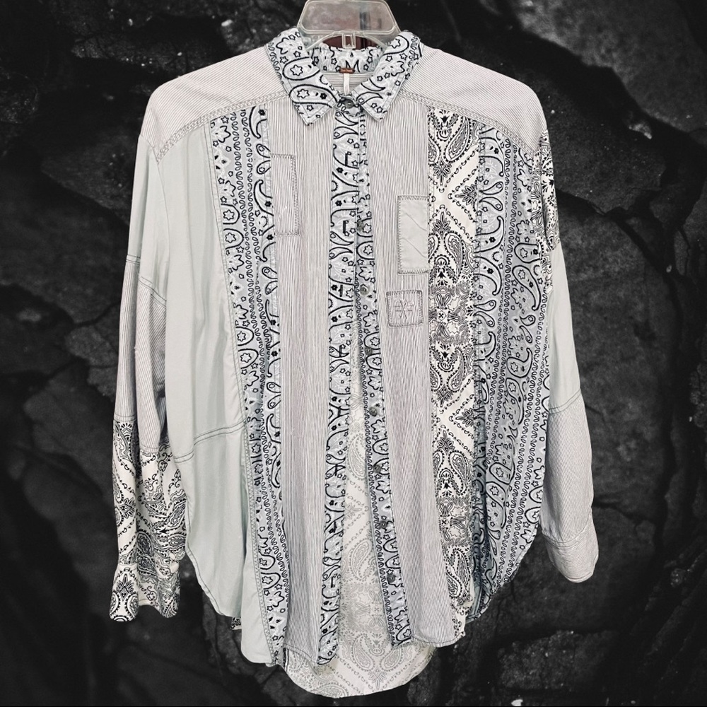 Free People Black And White Distressed Topper Sz L